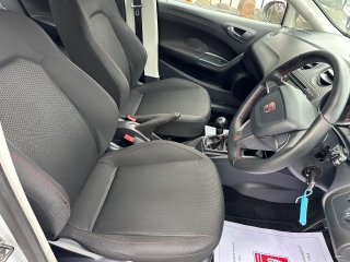 /photos/12403/77e6a8f7-1d0c-e3d8-792e-ffaae143f151_i320x240.jpg