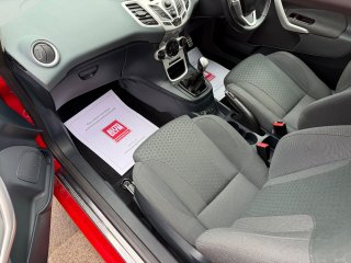 /photos/12403/91450641-d3aa-8e6e-9117-e9999eaf5922_i320x240.jpg