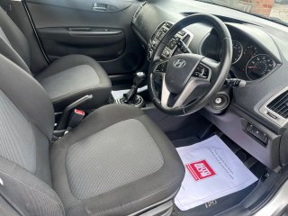 /photos/12403/dd35a3d7-9f53-b5a1-a3d5-956e87c7599d_i320x240.jpg